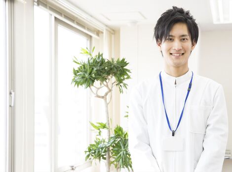 笑顔の男性スタッフ